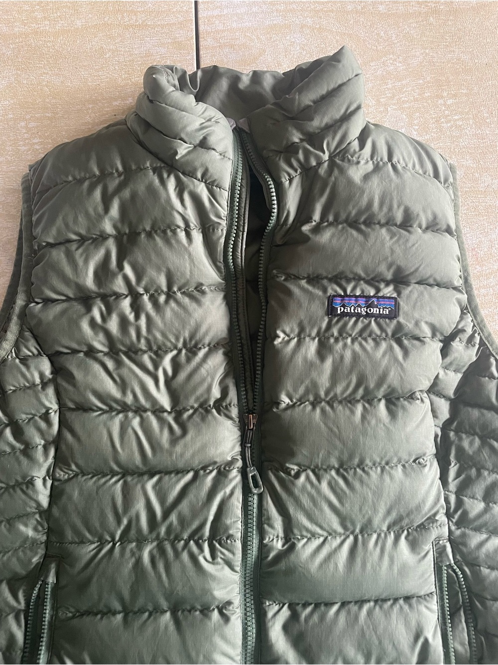 Patagonia Olive Green Quilted Down Vest women’s medium